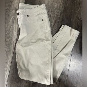Maurice’s - White Skinny Jeans - Size L